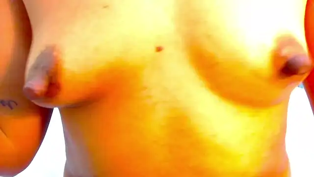 Snapshot of Amy_Ronan chatting on December 18, 2024, 9:18 pm Amy Ronan online show from December 18, 2024, 9:18 pm