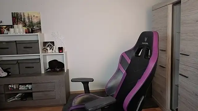 TinniAngel online show from September 11, 2025, 5:35 pm