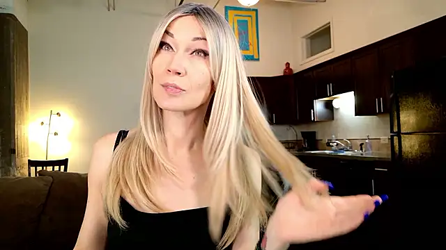 Snapshot of EveEnigma chatting on December 5, 2024, 1:17 pm EveEnigma online show from December 5, 2024, 1:17 pm