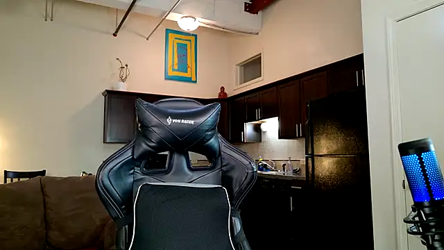 Snapshot of EveEnigma chatting on December 23, 2024, 1:24 pm EveEnigma online show from December 23, 2024, 1:24 pm