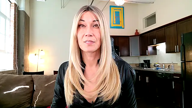 Snapshot of EveEnigma chatting on January 8, 2025, 5:26 pm EveEnigma online show from January 8, 2025, 5:26 pm