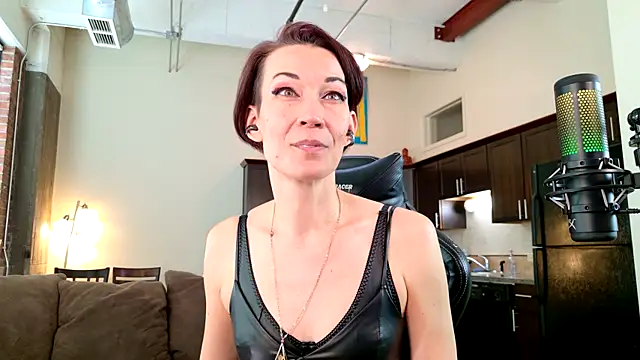 Snapshot of EveEnigma chatting on March 6, 2025, 9:31 pm EveEnigma online show from March 6, 2025, 9:31 pm