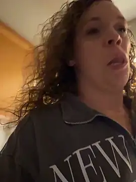 Snapshot of AuroraSummers chatting on October 24, 2025, 12:30 am AuroraSummers online show from October 24, 2025, 12:30 am