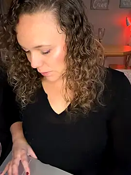 Snapshot of AuroraSummers chatting on November 3, 2025, 3:46 pm AuroraSummers online show from November 3, 2025, 3:46 pm