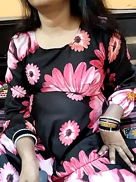 Snapshot of Diya_143 chatting on February 26, 2025, 7:42 am Diya 143 online show from February 26, 2025, 7:42 am