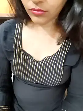 Snapshot of Diya_143 chatting on February 27, 2025, 5:04 pm Diya 143 online show from February 27, 2025, 5:04 pm