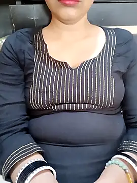 Snapshot of Diya_143 chatting on March 3, 2025, 8:27 am Diya 143 online show from March 3, 2025, 8:27 am