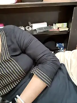 Snapshot of Diya_143 chatting on March 4, 2025, 6:07 pm Diya 143 online show from March 4, 2025, 6:07 pm