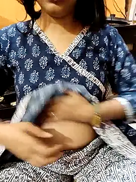 Snapshot of Diya_143 chatting on March 21, 2025, 7:02 pm Diya 143 online show from March 21, 2025, 7:02 pm