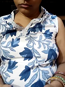 Snapshot of Diya_143 chatting on October 6, 2025, 8:39 pm Diya 143 online show from October 6, 2025, 8:39 pm