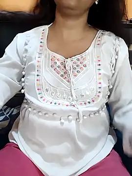 Snapshot of Diya_143 chatting on October 8, 2025, 6:33 am Diya 143 online show from October 8, 2025, 6:33 am