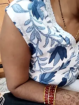 Snapshot of Diya_143 chatting on October 15, 2025, 6:13 am Diya 143 online show from October 15, 2025, 6:13 am