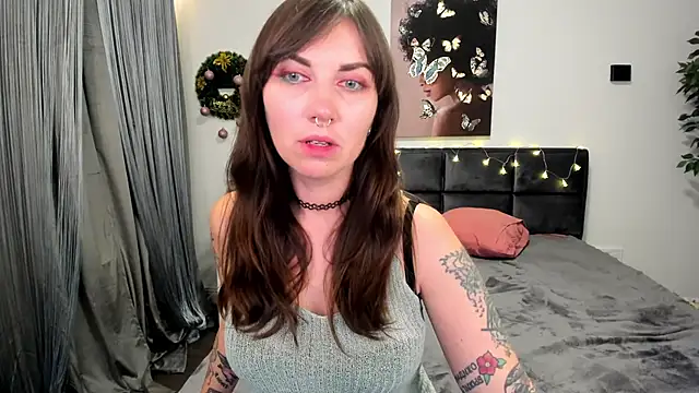 StacyTigerr online show from December 24, 2024, 2:54 pm