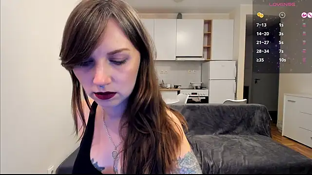 StacyTigerr online show from March 18, 2025, 11:31 pm