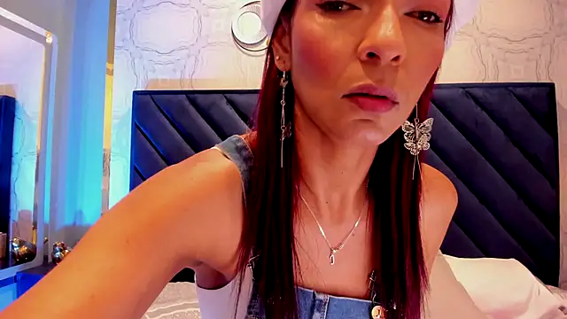 Snapshot of HannaPetit chatting on November 1, 2025, 7:16 pm HannaPetit online show from November 1, 2025, 7:16 pm