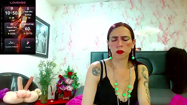 Snapshot of VanessaWolf chatting on November 10, 2025, 4:17 pm VanessaWolf online show from November 10, 2025, 4:17 pm