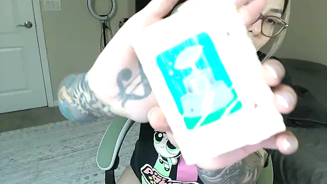 nativepumpkin95 online show from January 21, 2025, 4:54 am