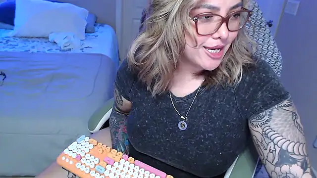 nativepumpkin95 online show from February 2, 2025, 10:39 pm