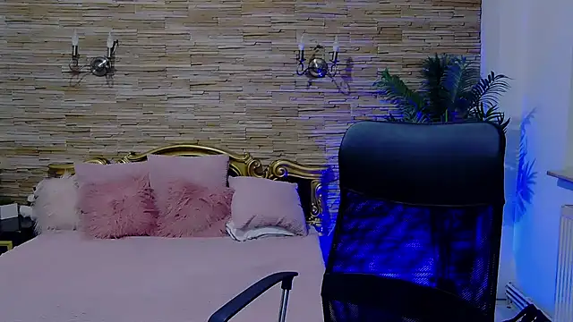 Snapshot of PlayfulElla chatting on December 18, 2024, 12:18 pm PlayfulElla online show from December 18, 2024, 12:18 pm