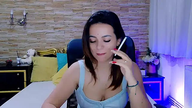 Snapshot of PlayfulElla chatting on February 18, 2025, 2:49 pm PlayfulElla online show from February 18, 2025, 2:49 pm