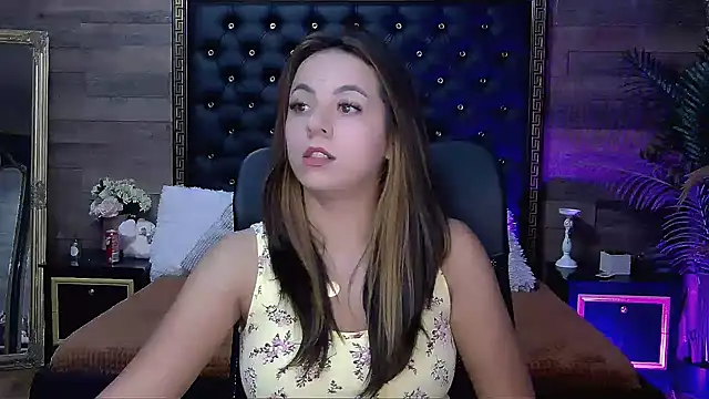 Snapshot of PlayfulElla chatting on October 2, 2025, 8:10 am PlayfulElla online show from October 2, 2025, 8:10 am