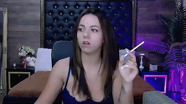 Snapshot of PlayfulElla chatting on October 6, 2025, 4:43 am PlayfulElla online show from October 6, 2025, 4:43 am