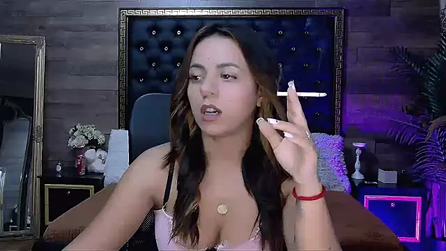 Snapshot of PlayfulElla chatting on October 8, 2025, 4:54 am PlayfulElla online show from October 8, 2025, 4:54 am