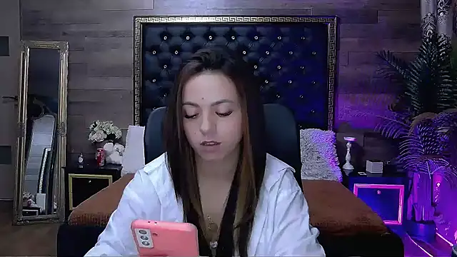 Snapshot of PlayfulElla chatting on October 11, 2025, 5:17 am PlayfulElla online show from October 11, 2025, 5:17 am