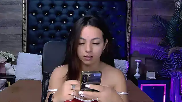 Snapshot of PlayfulElla chatting on October 28, 2025, 12:19 pm PlayfulElla online show from October 28, 2025, 12:19 pm