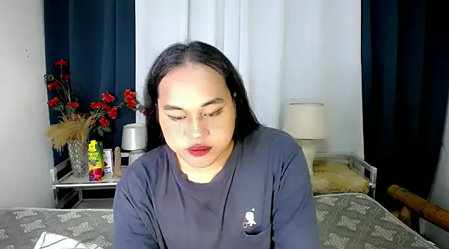 Snapshot of bettina_love chatting on December 4, 2024, 11:08 am bettina love online show from December 4, 2024, 11:08 am