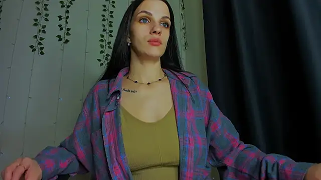 Snapshot of KarlaSim chatting on November 28, 2025, 7:27 pm KarlaSim online show from November 28, 2025, 7:27 pm