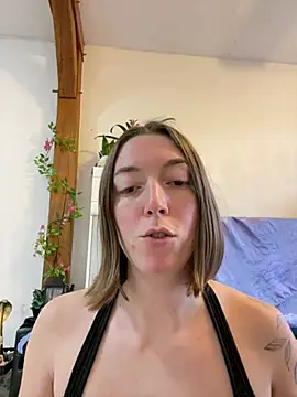 Snapshot of Daisy_Michto_Officiel chatting on December 13, 2024, 9:13 am Daisy Michto Officiel online show from December 13, 2024, 9:13 am