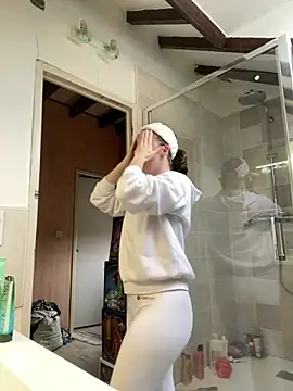 Snapshot of Daisy_Michto_Officiel chatting on February 7, 2025, 10:08 am Daisy Michto Officiel online show from February 7, 2025, 10:08 am