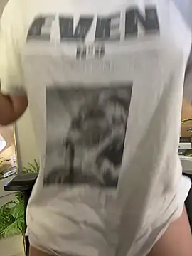 Snapshot of HotstuffCherrySummer chatting on February 5, 2025, 5:52 am HotstuffCherrySummer online show from February 5, 2025, 5:52 am