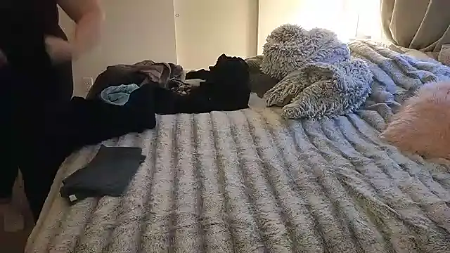 Snapshot of JESS_LOVES chatting on December 17, 2024, 11:59 pm JESS LOVES online show from December 17, 2024, 11:59 pm