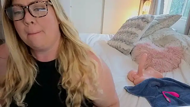 Snapshot of JESS_LOVES chatting on November 10, 2025, 7:02 pm JESS LOVES online show from November 10, 2025, 7:02 pm