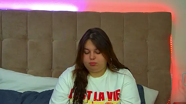 Snapshot of LillianKim chatting on September 18, 2025, 6:32 pm LillianKim online show from September 18, 2025, 6:32 pm