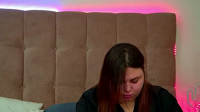 Snapshot of LillianKim chatting on October 22, 2025, 6:40 pm LillianKim online show from October 22, 2025, 6:40 pm