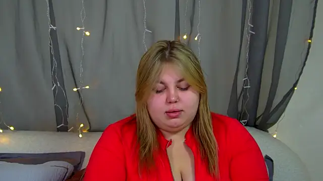 Snapshot of LillianKim chatting on November 13, 2025, 6:40 pm LillianKim online show from November 13, 2025, 6:40 pm