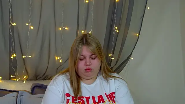 Snapshot of LillianKim chatting on November 16, 2025, 6:30 am LillianKim online show from November 16, 2025, 6:30 am