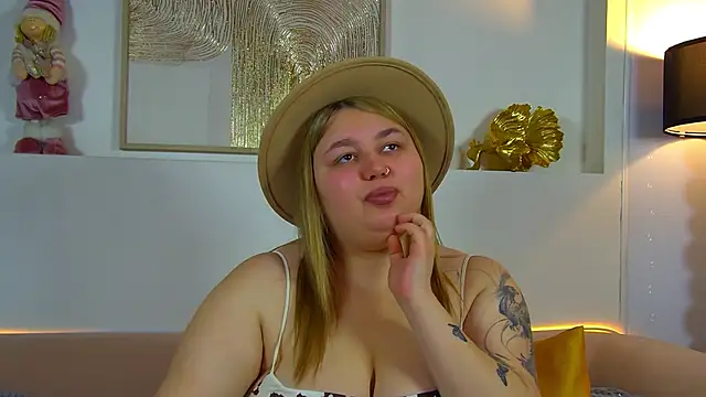 Snapshot of LillianKim chatting on December 4, 2025, 6:38 pm LillianKim online show from December 4, 2025, 6:38 pm