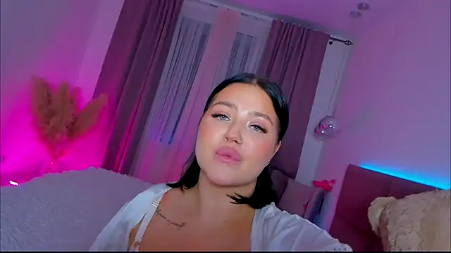 Snapshot of KylieLips chatting on September 18, 2025, 6:54 pm KylieLips online show from September 18, 2025, 6:54 pm