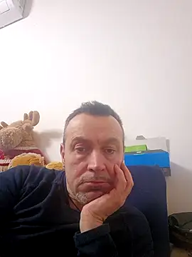 Snapshot of cazzo197 chatting on December 17, 2025, 2:01 pm cazzo197 online show from December 17, 2025, 2:01 pm