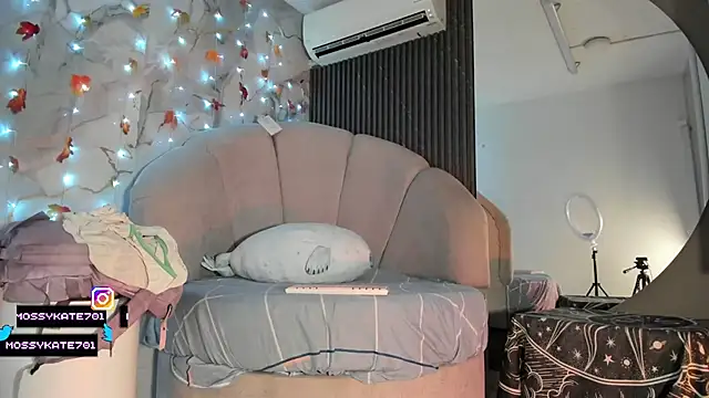 Katemoss70 online show from November 13, 2025, 12:37 pm