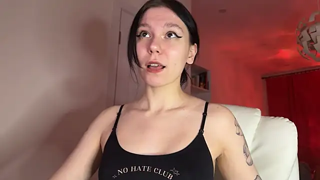 Snapshot of pinkdolly18 chatting on February 24, 2025, 9:31 pm pinkdolly18 online show from February 24, 2025, 9:31 pm