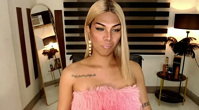 Snapshot of SarahAmber chatting on January 22, 2025, 3:29 pm SarahAmber online show from January 22, 2025, 3:29 pm