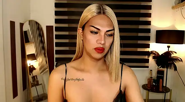 Snapshot of SarahAmber chatting on January 26, 2025, 7:41 pm SarahAmber online show from January 26, 2025, 7:41 pm