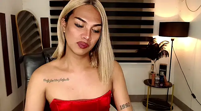 Snapshot of SarahAmber chatting on February 7, 2025, 9:48 pm SarahAmber online show from February 7, 2025, 9:48 pm