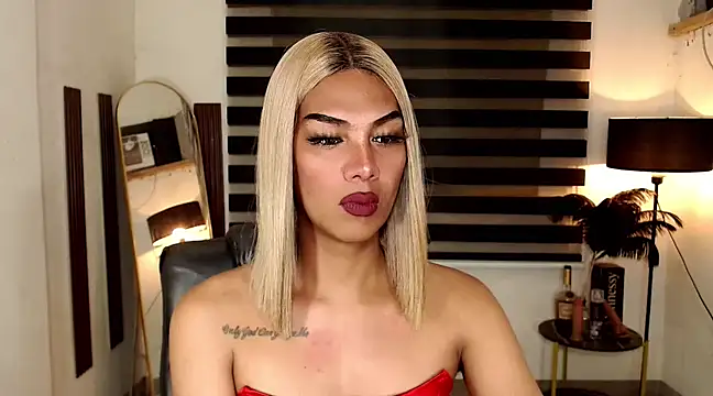 Snapshot of SarahAmber chatting on March 13, 2025, 4:01 pm SarahAmber online show from March 13, 2025, 4:01 pm