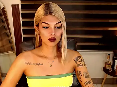 Snapshot of SarahAmber chatting on November 19, 2025, 7:08 am SarahAmber online show from November 19, 2025, 7:08 am